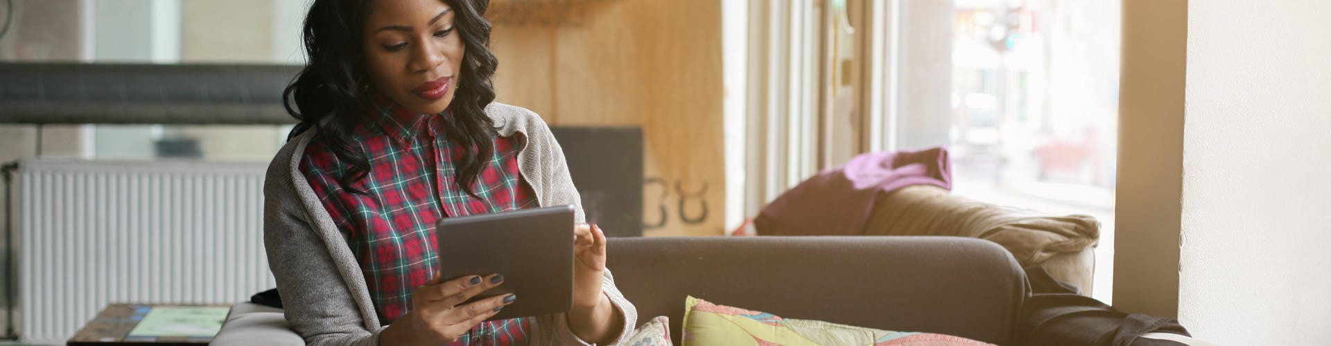 woman shopping from her tablet in her living room