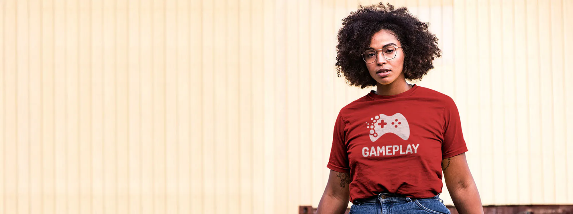 banner-womanintshirt