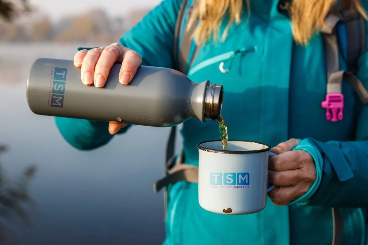 tumbler pouring into Mug